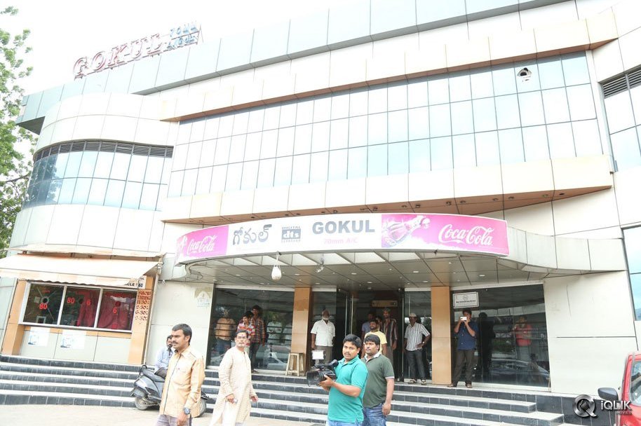 Jakkanna-Movie-Team-Visited-Hyderabad-Theaters